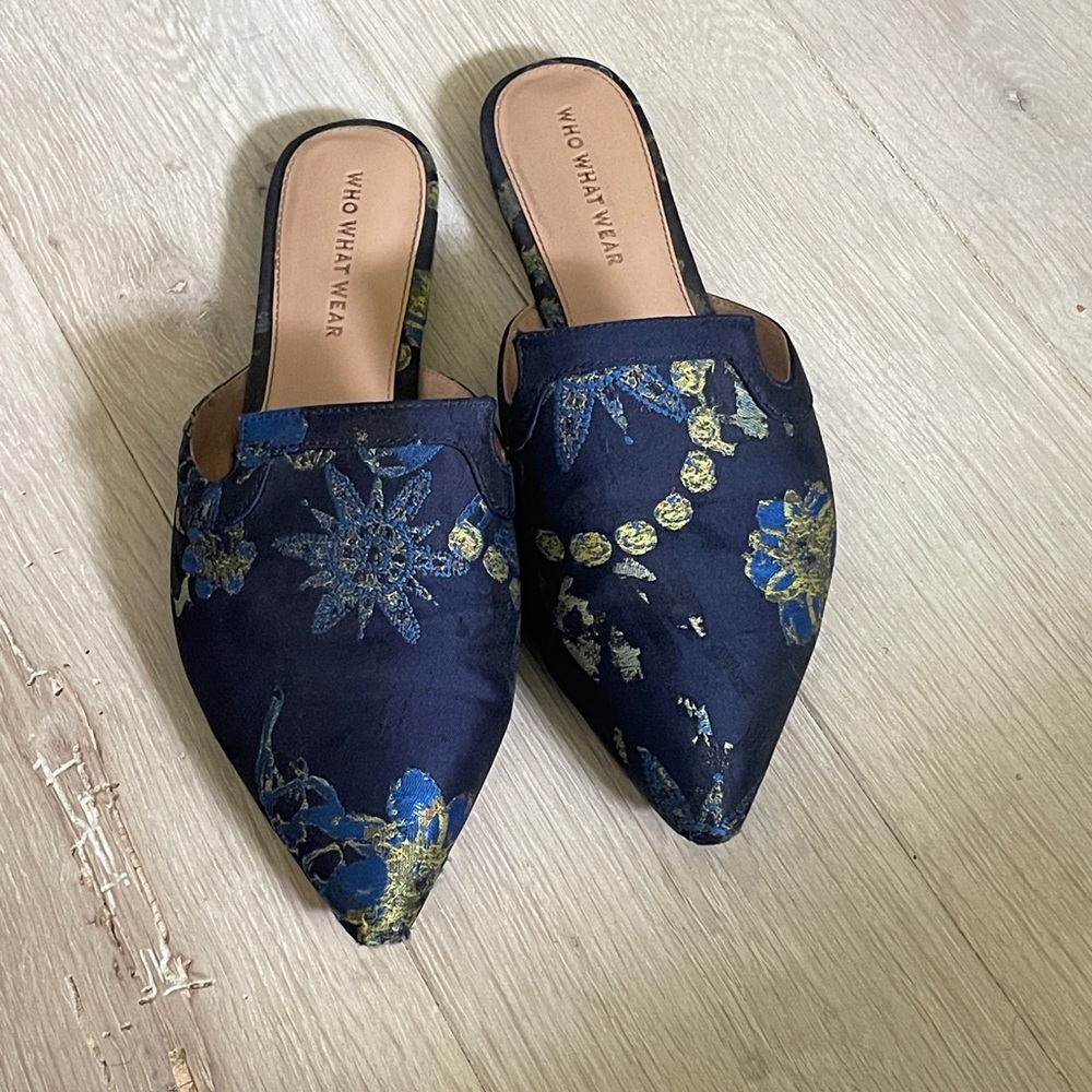 Who What Wear Navy brocade slides. Size 8